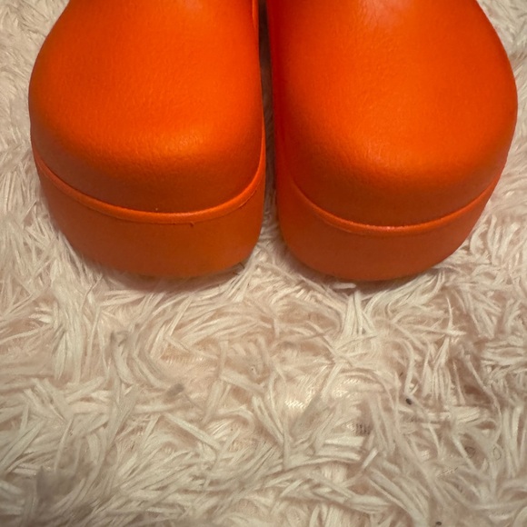 CROCS red/orange size 7 - Picture 5 of 8